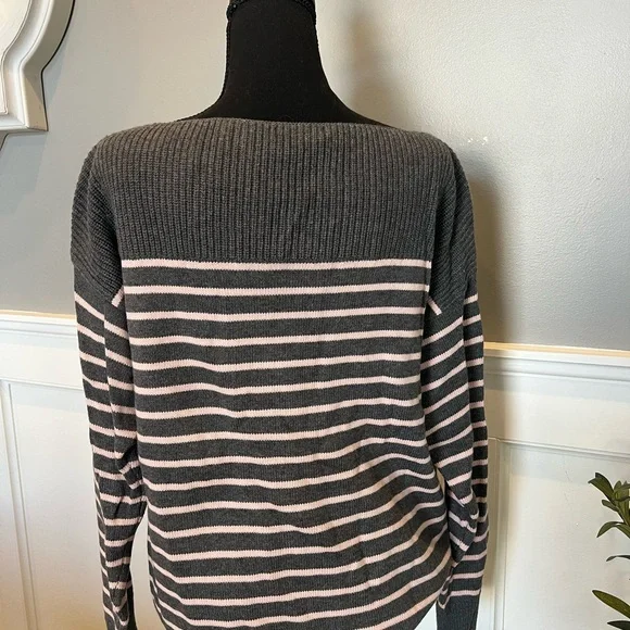 GAP Off-the-Shoulder Gray and Pink Sweater - Picture 2 of 3